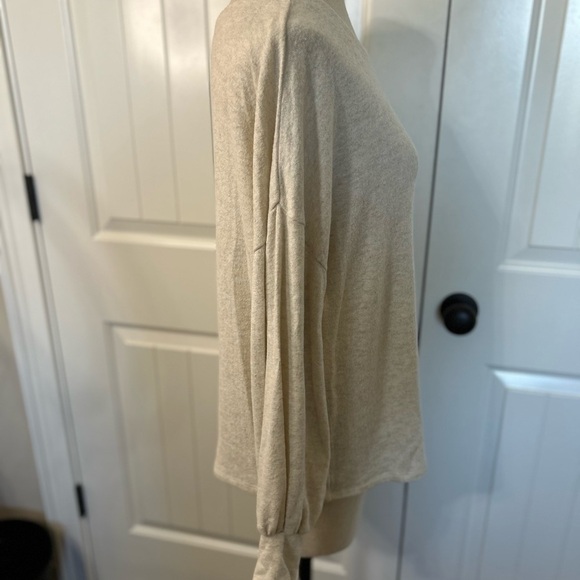 Promesa Off the Shoulder Cream Sweater. Luxe Neutral. - Picture 4 of 10